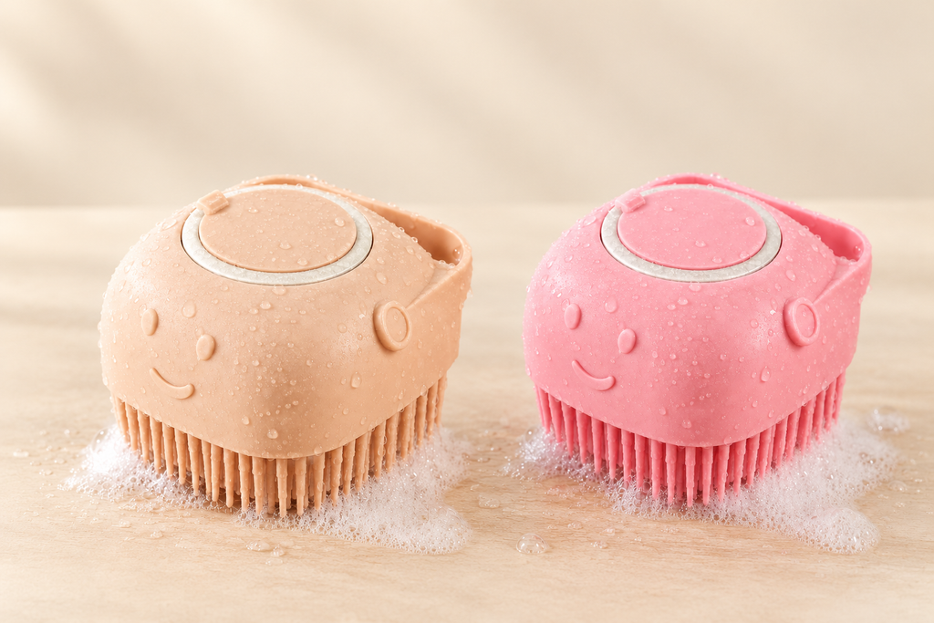 Dog Bath Brush with Shampoo Dispenser | Oqelia BathClean™